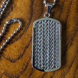 Stylish Men's Necklace with Dog Tag Pendant